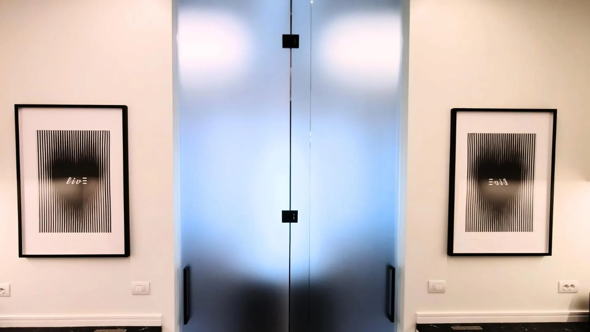 Black And White Apartment In Milan Downtown With Ac, Wifi And Subway M1 M2 Airoport Connected, Central Station Italy